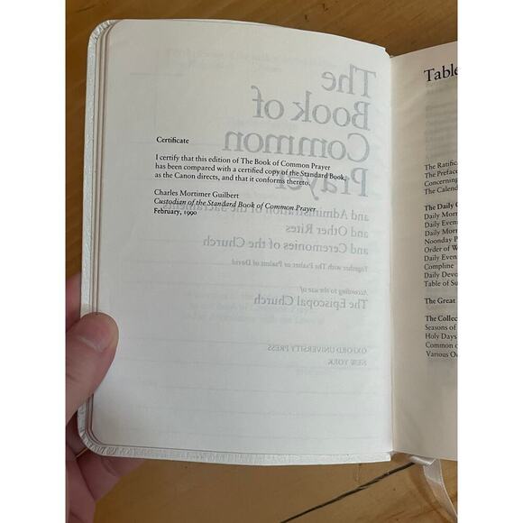 The book of common prayer. Oxford University Press. 1990. VTG. WHITE/gold.#7402 - Picture 4 of 6